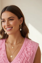 Détails mailles Gilet rose Bonbon femme en maille fantaisie effet frangé, sans manches