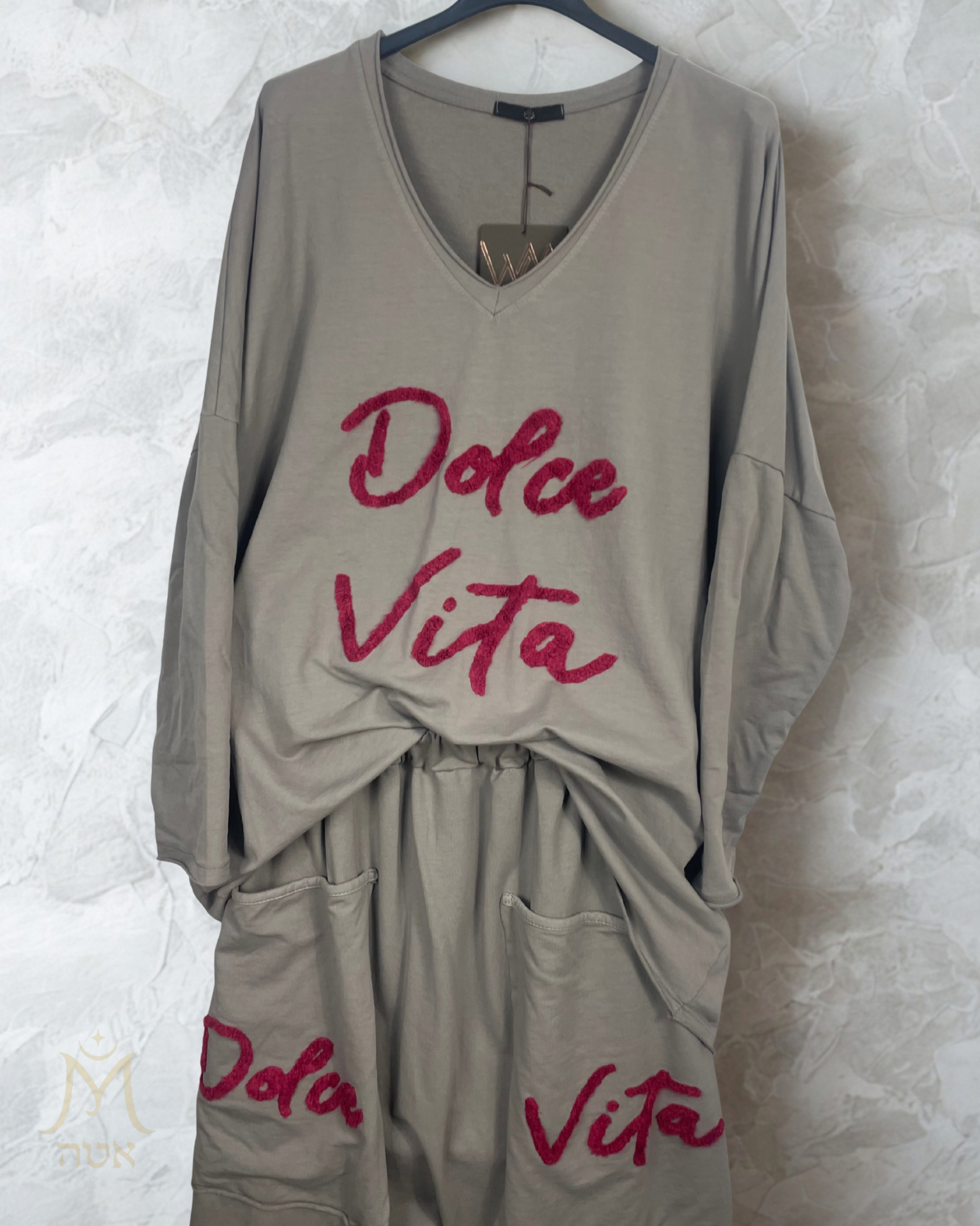 Haut Dolce Vita taupe – inscription fuchsia – Mam’sailes