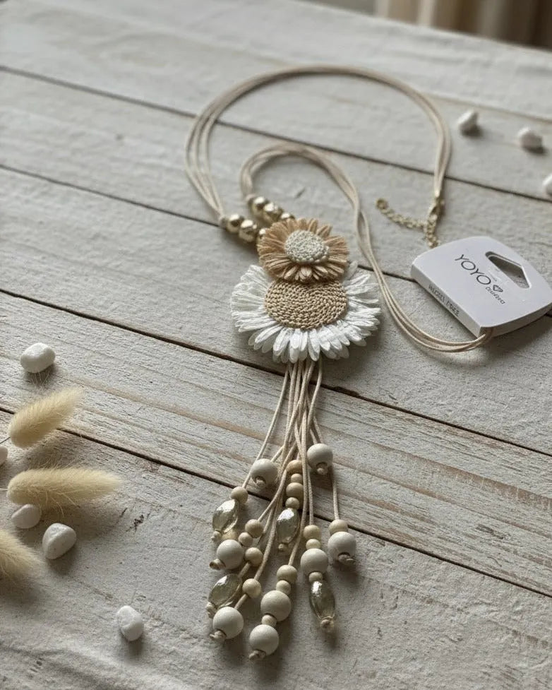 Collier long marguerite beige – bijou bohème femme – Mam’sailes