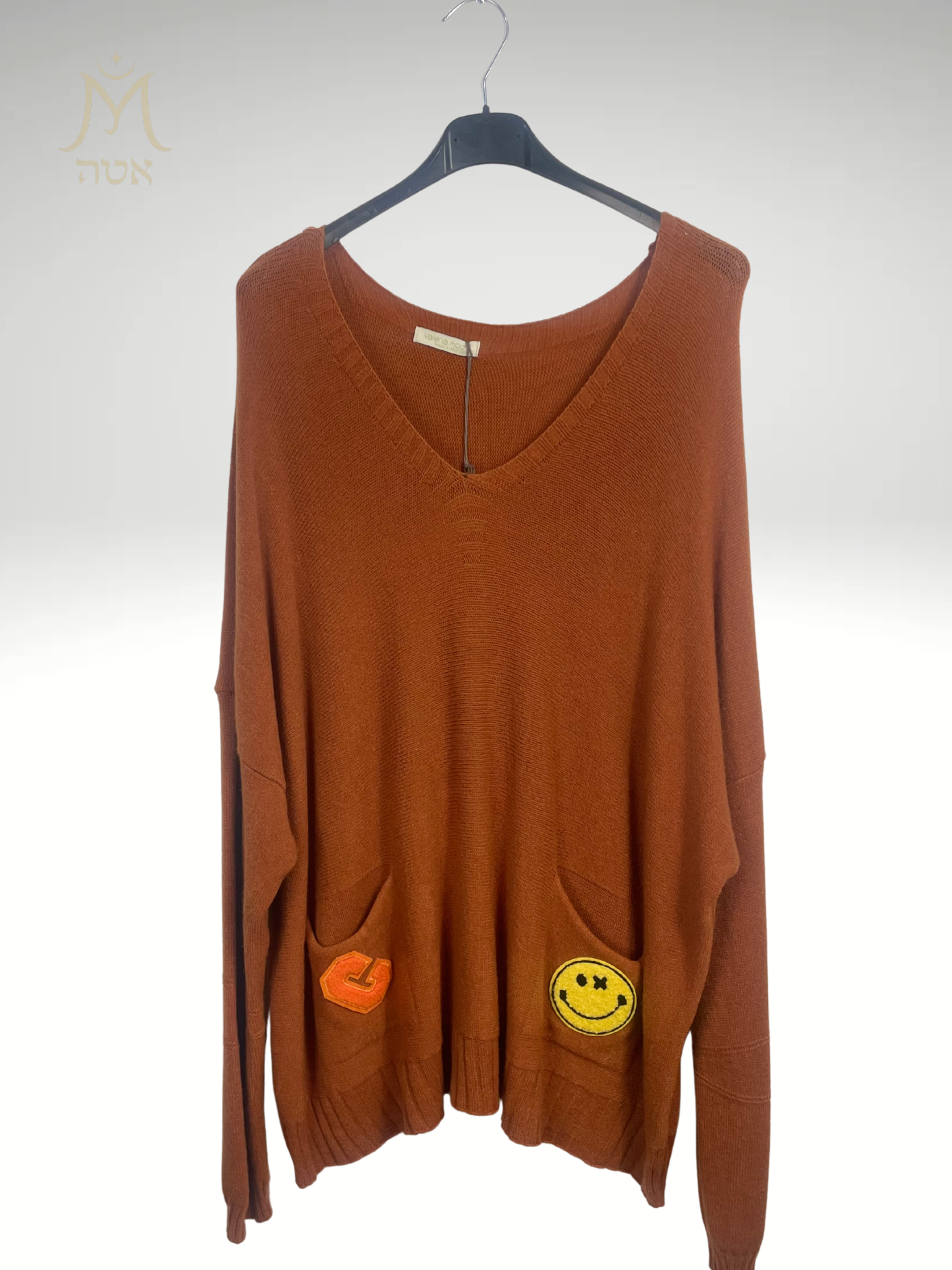 Pull Felicetta Camel – Smiley Brodé & Douceur Oversize