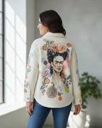 Détail dos veste Frida Kahlo portrait artistique blanc cassé pilou