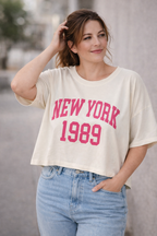 Haut femme crème coupe courte NEW YORK 1989 rose porté avec jean taille haute