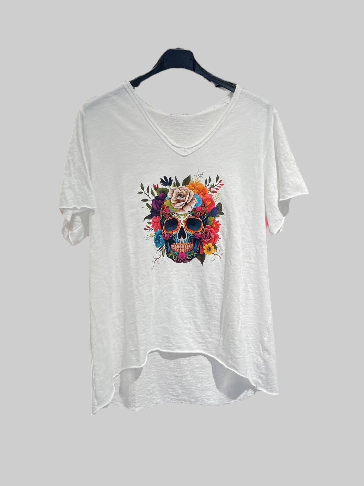 🎨 Tee-shirt Blanc Tête de Mort  – Esprit Bohème & Rock 🌸💀