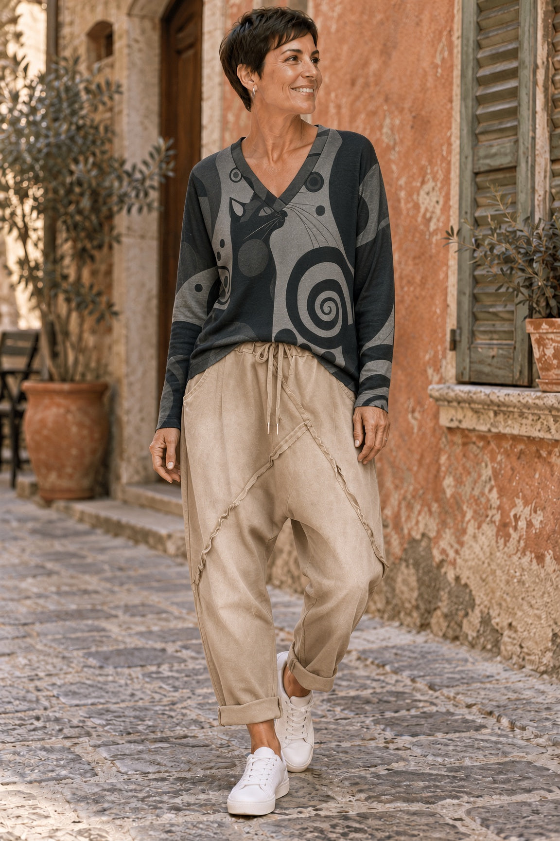 Pull avec motif chat vue porté 