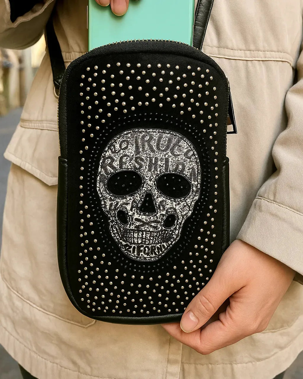 Sac pochette noir tête de mort strass – cuir vegan – vue de face