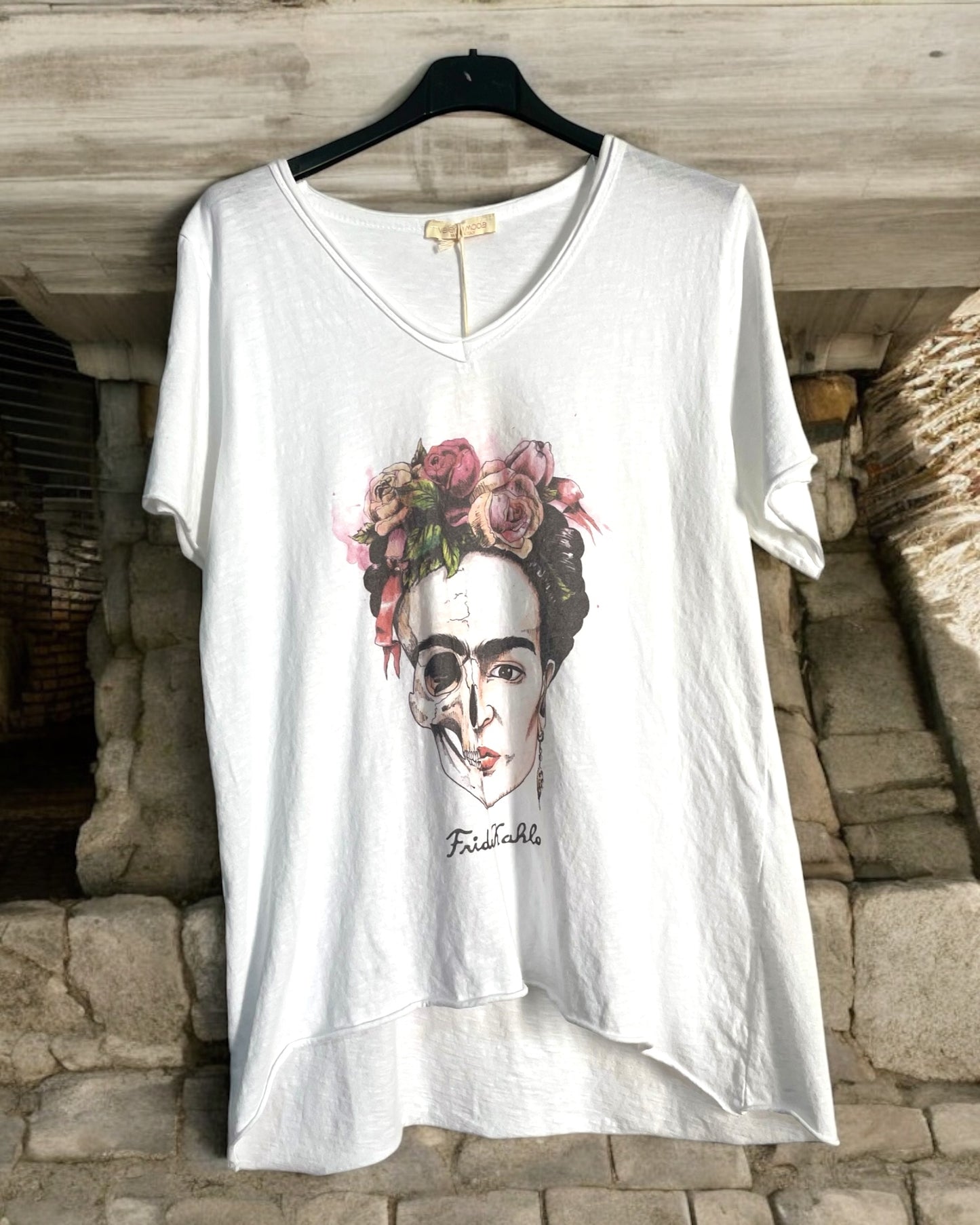 Tee-shirt blanc Frida Kahlo pour femme, 100% coton, coupe fluide et imprimé artistique, made in Italy