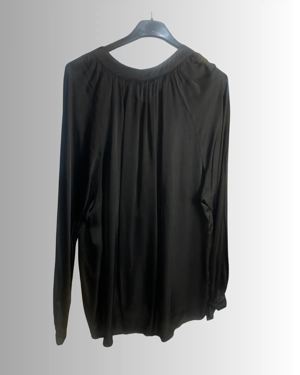 Chemise noire femme fluide en viscose et soie, manches longues, fabriquée en Italie