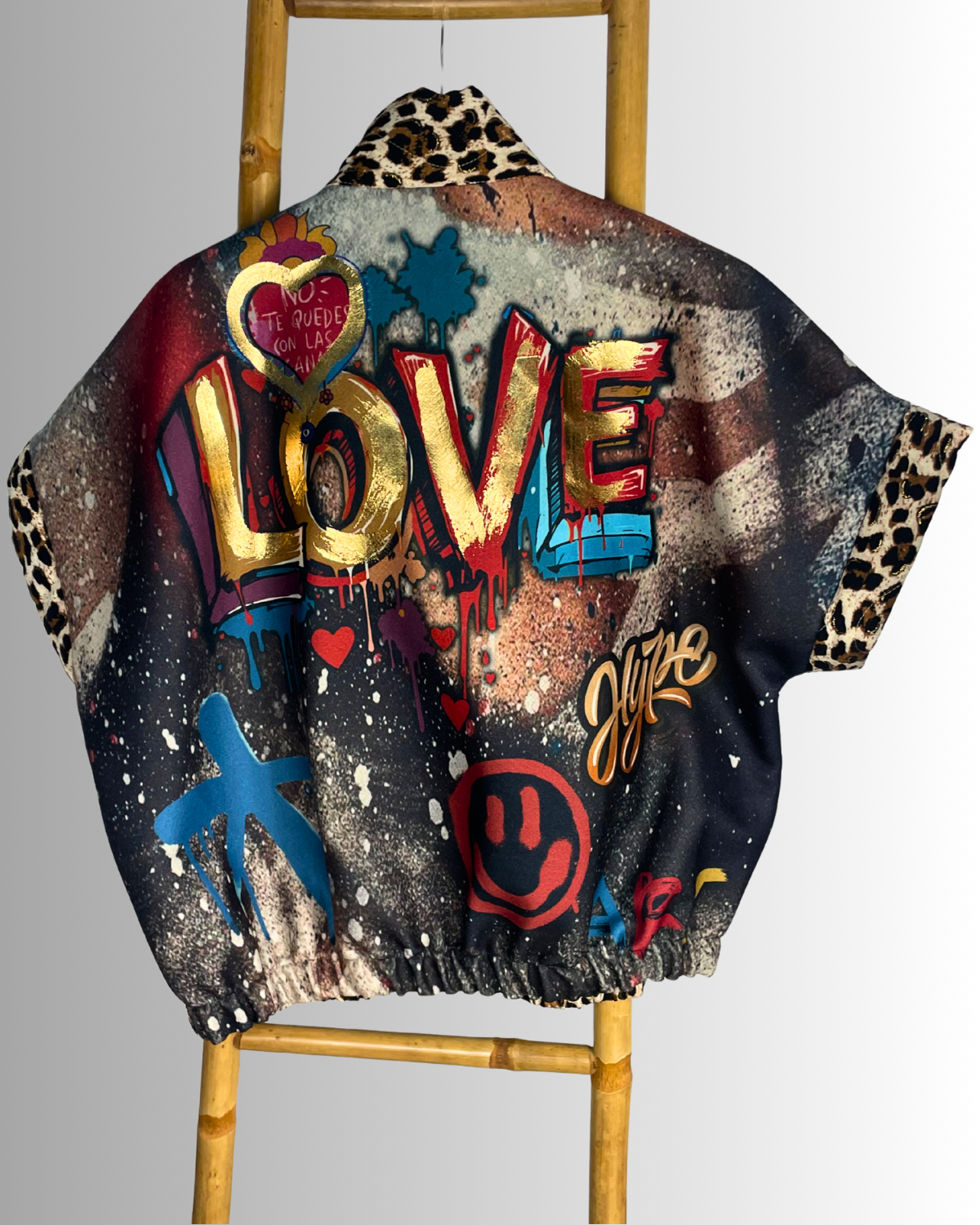 Veste femme dos street art graffiti multicolore avec lettrage LOVE – taille unique 36-46