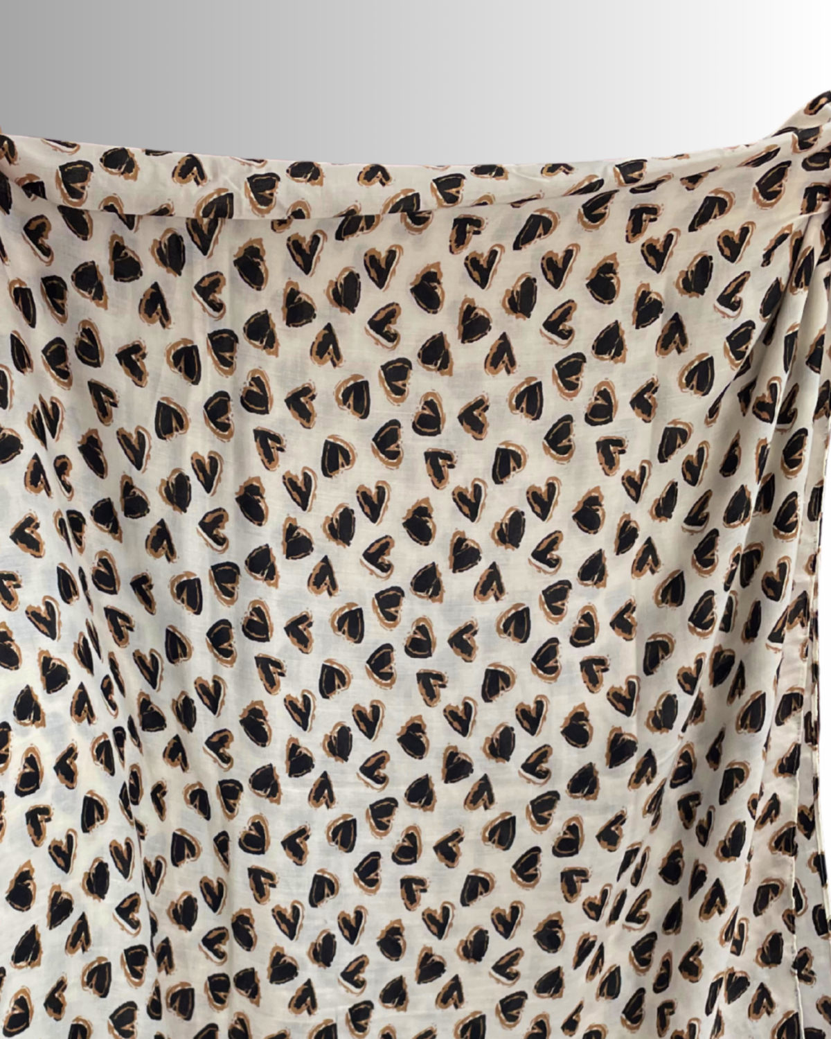 Foulard femme grand format 180x86 cm avec cœurs, touches léopard et pompons – viscose et coton
