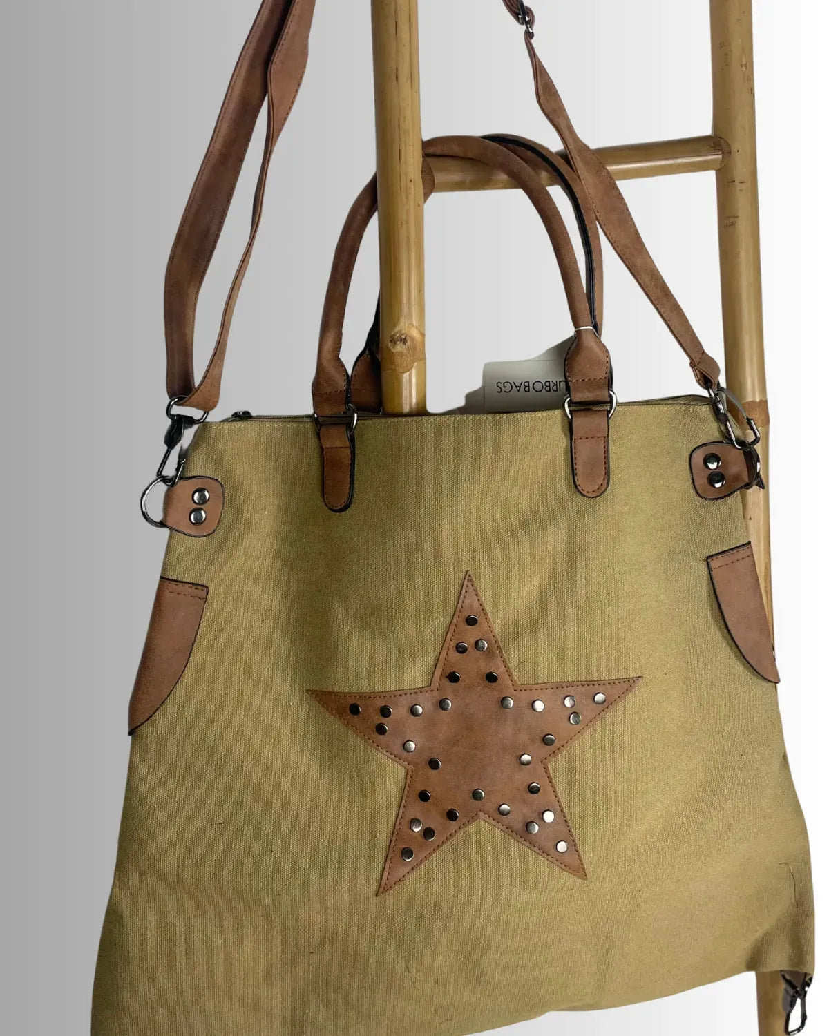 Grand sac camel femme Turbobags avec étoile cloutée, format oversize 53x45 cm