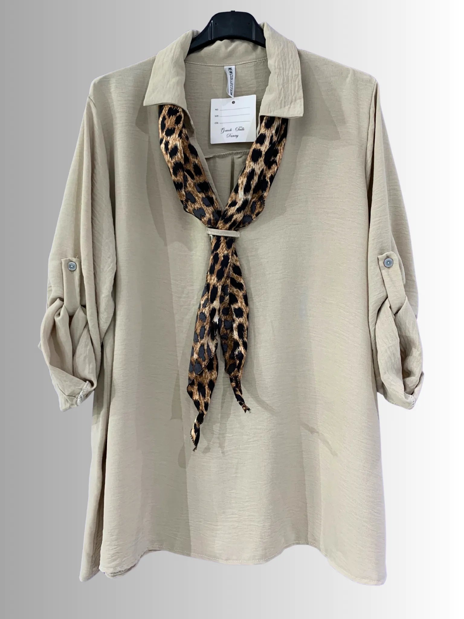 Blouse femme fluide beige avec foulard léopard intégré – made in Italy