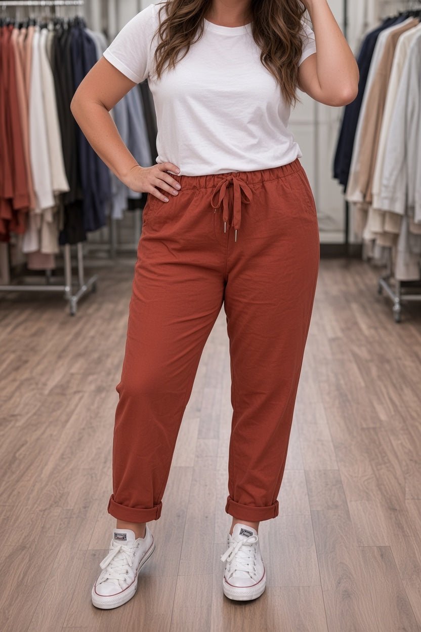 Pantalon élastique couleur terracotta vue porté 
