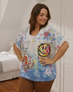Pull femme pailleté bleu clair avec motif Rockstar Love coloré sur le devant, vue de face
