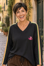 Sweat noir avec bandes fluo vue porté