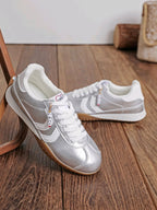 Baskets Silver argentées avec lacets blancs, vues face et profil