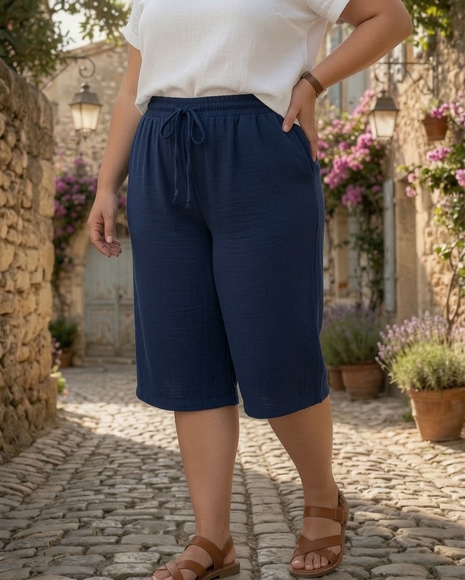 Bermuda femme loose en gaze de coton marine avec taille élastique et poches, made in Italy