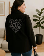 Blazer noir LOVE strass – détail cœur en strass lumineux
