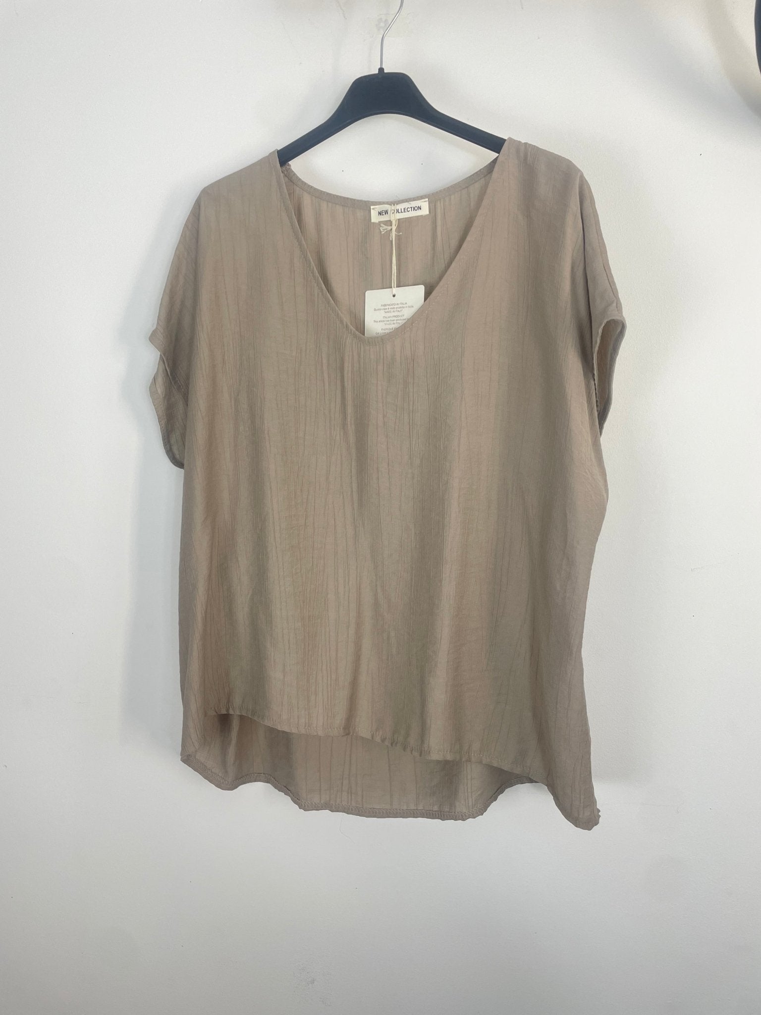 Blouse Basique Fluide Col V — Made in Italy - Mam’s AilesTaupe