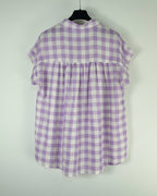 Blouse Lila à empiècement froncé, vue de dos sur cintre