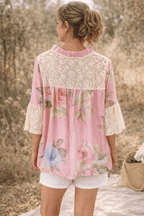 Détail du dos en dentelle crochet de la blouse Rosalie