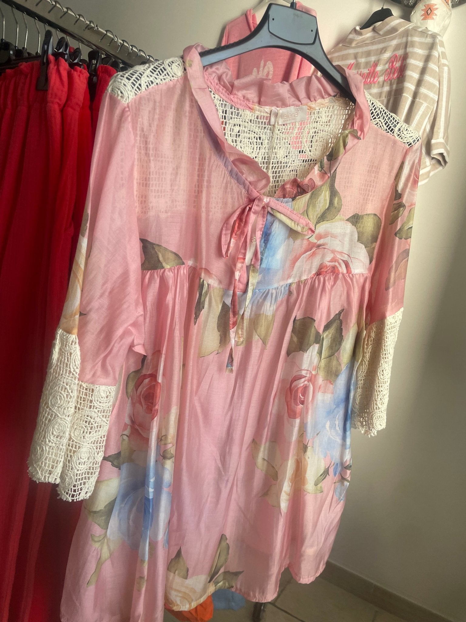 Blouse Rosalie rose fleurie, vue de face