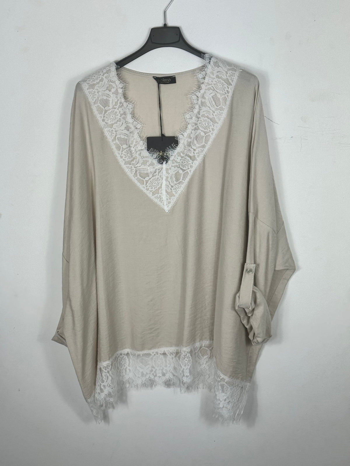 Blouse Siena beige à dentelle blanche vue de face