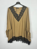 Blouse Siena camel à dentelle noire vue de face
