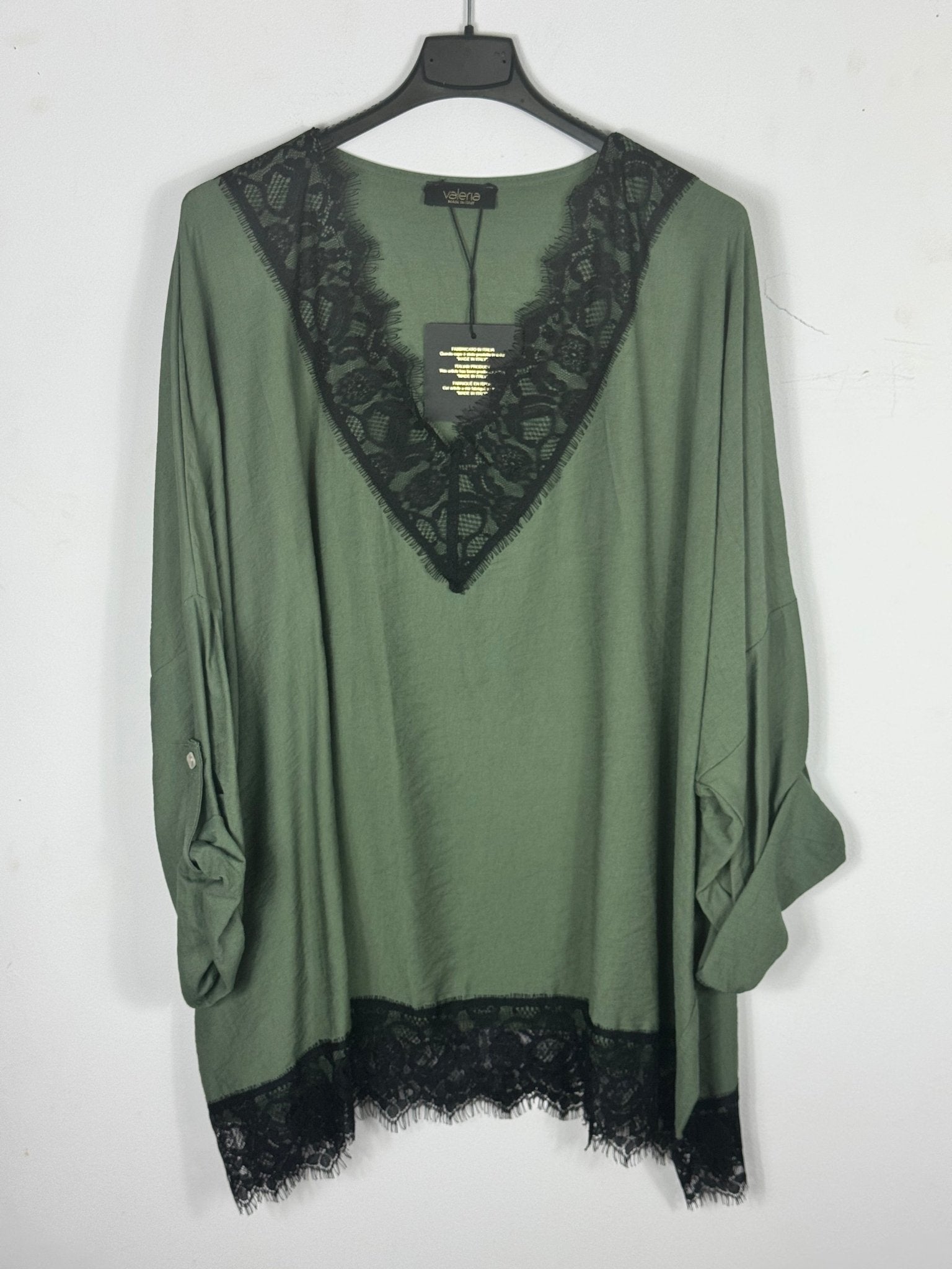 Blouse Siena kaki à dentelle noire vue de face