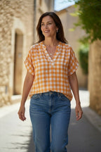 Blouse Soline orange à carreaux en coton, vue portée de face