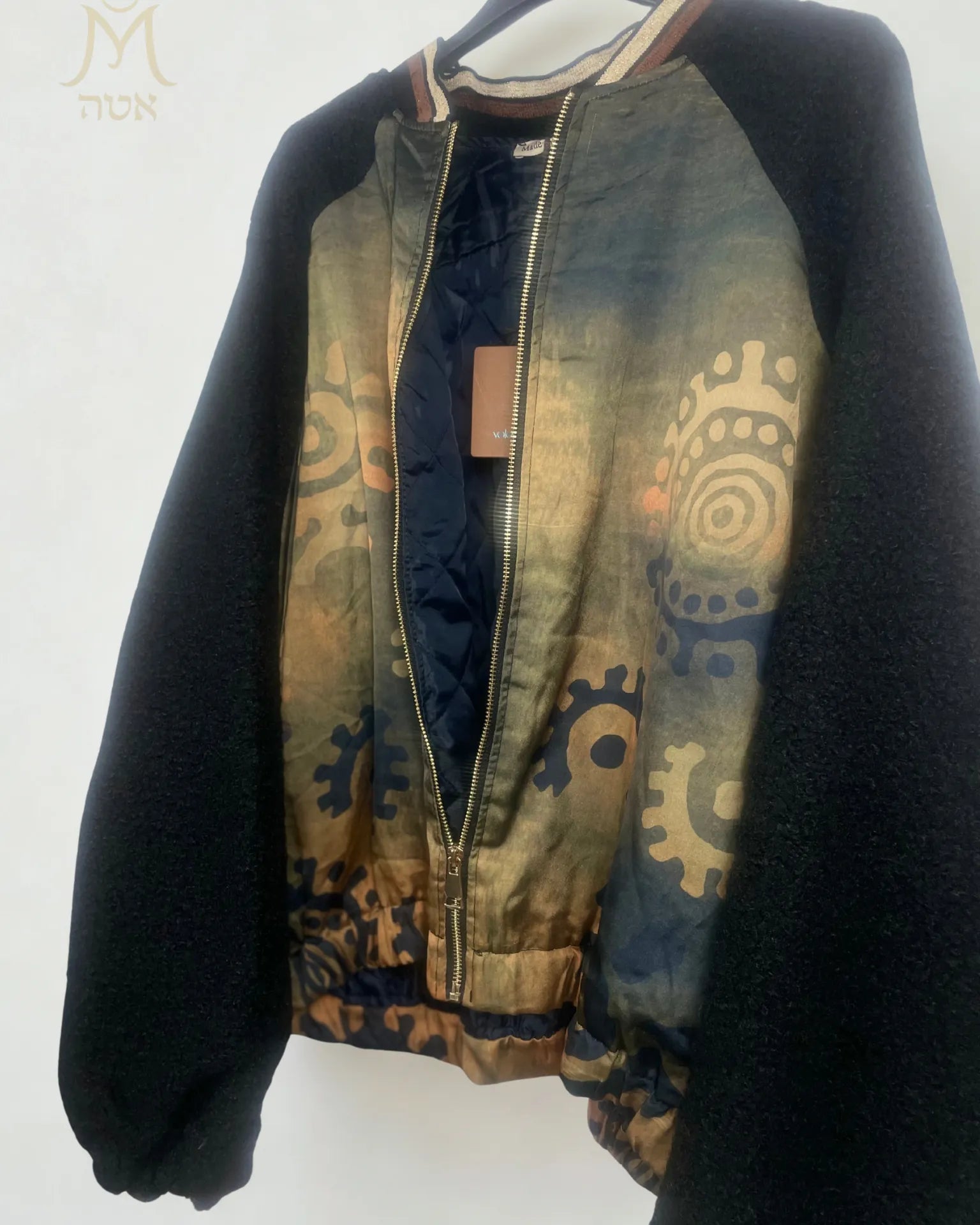 Bomber Aigle Tribal noir, vue portée de face
