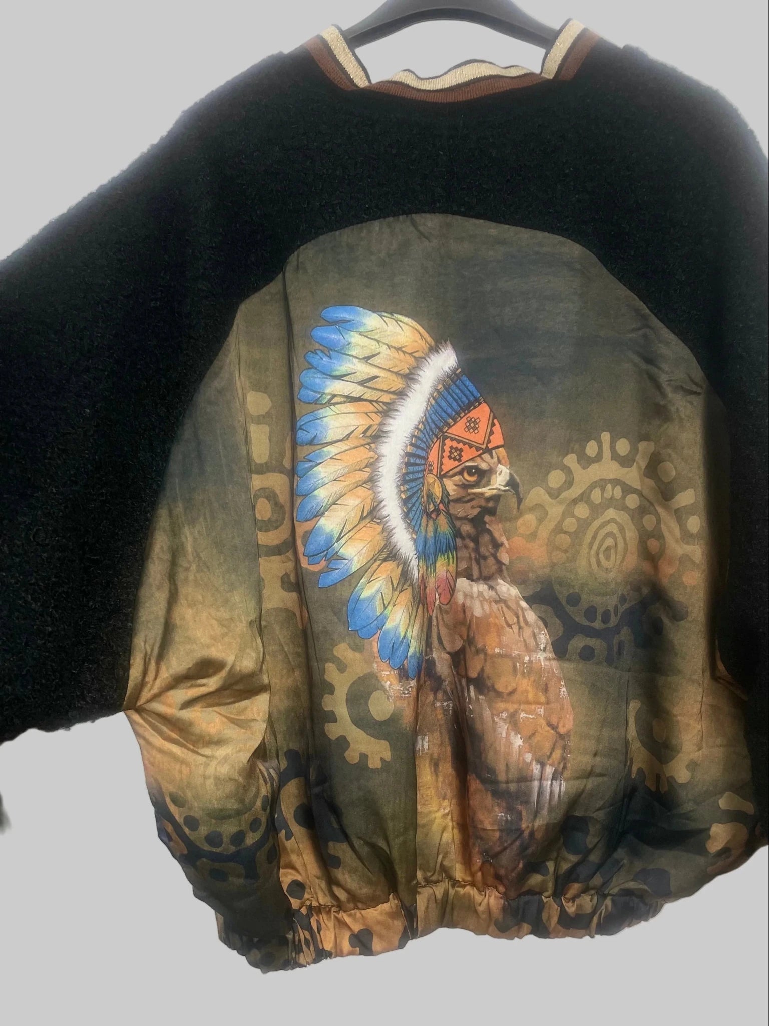 Bomber Aigle Tribal noir, vue portée de dos