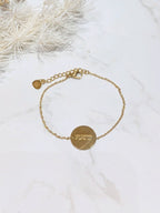Bracelet Les copines c’est la vie – Médaille dorée — photo d’origine du bijou.