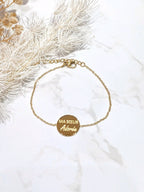 Bracelet Ma sœur adorée – Médaille dorée en acier inoxydable — photo d’origine du bijou.
