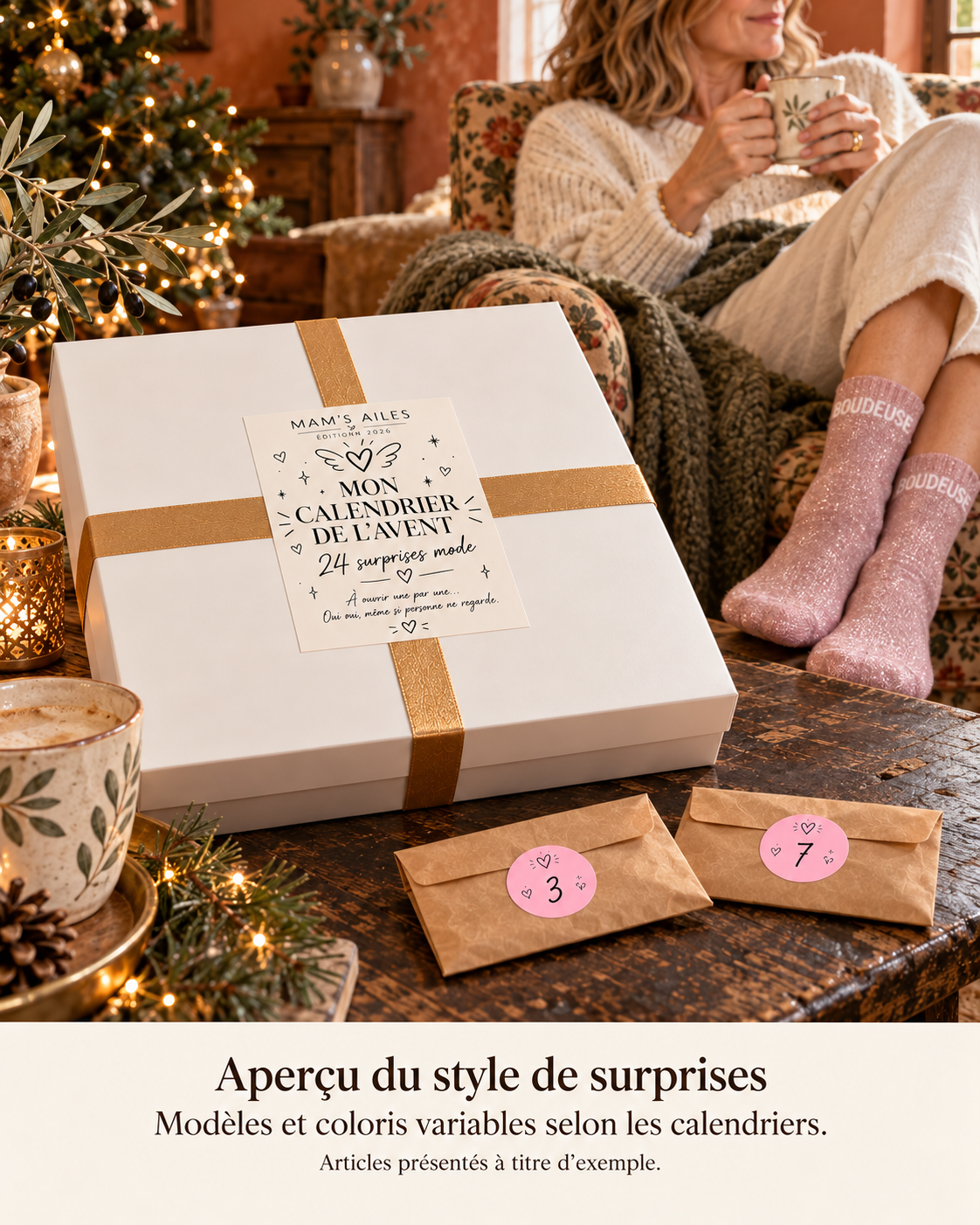 Mise en scène du calendrier de l’Avent Mam’s Ailes, coffret fermé, pochettes kraft et chaussettes pailletées portées à titre d’exemple