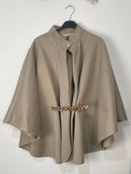 Cape femme taupe longueur 74 cm coupe large