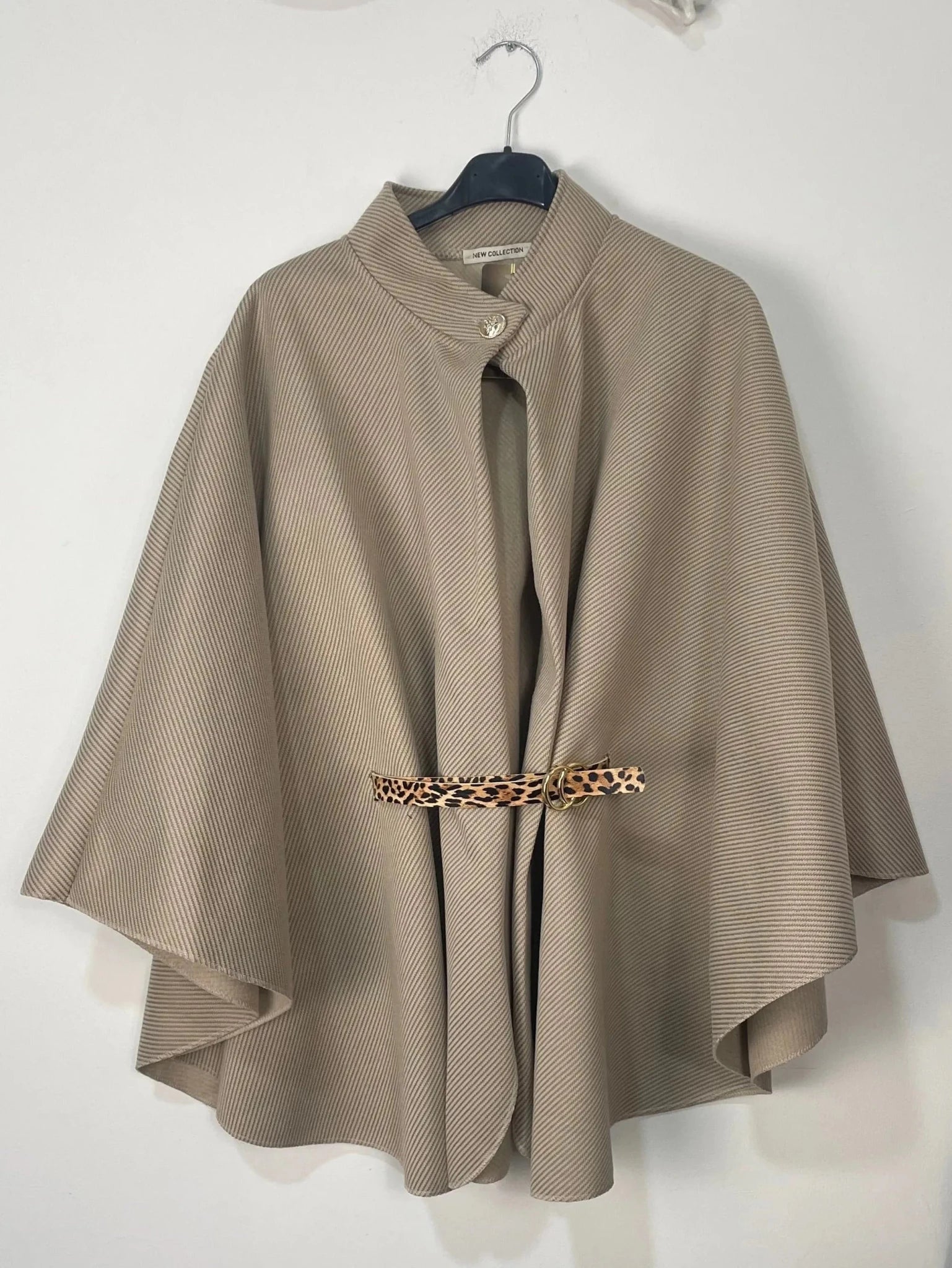 Cape femme taupe longueur 74 cm coupe large
