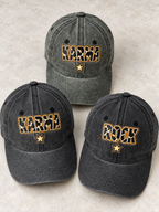 Casquettes Karma kaki, Karma noir et Rock noir présentées ensemble, messages et étoiles visibles.