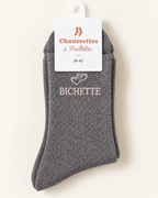 Chaussettes pailletées Bichette grises avec motif cœur sur fond ivoire
