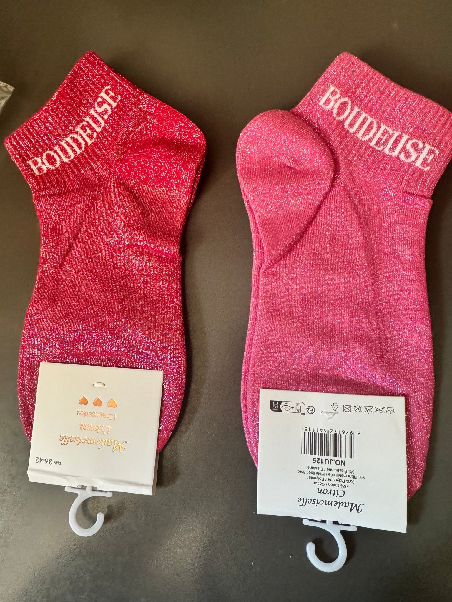 Chaussettes Boudeuse rouges et fuchsia, vue de face