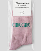Chaussettes CHOUCHOU rose nude à message vert, dans leur emballage.