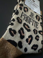 Photo source des chaussettes léopard je profite sous leur carton, vue 2
