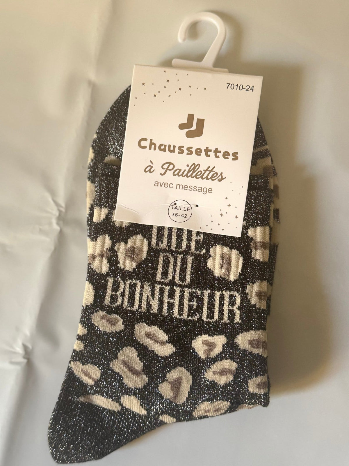 Photo source des chaussettes léopard que du bonheur sous leur carton, vue 3