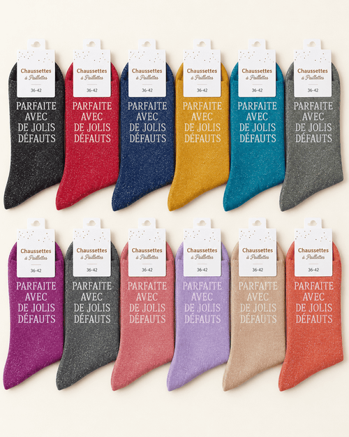 Assortiment de douze chaussettes pailletées Parfaite avec de jolis défauts sur fond ivoire
