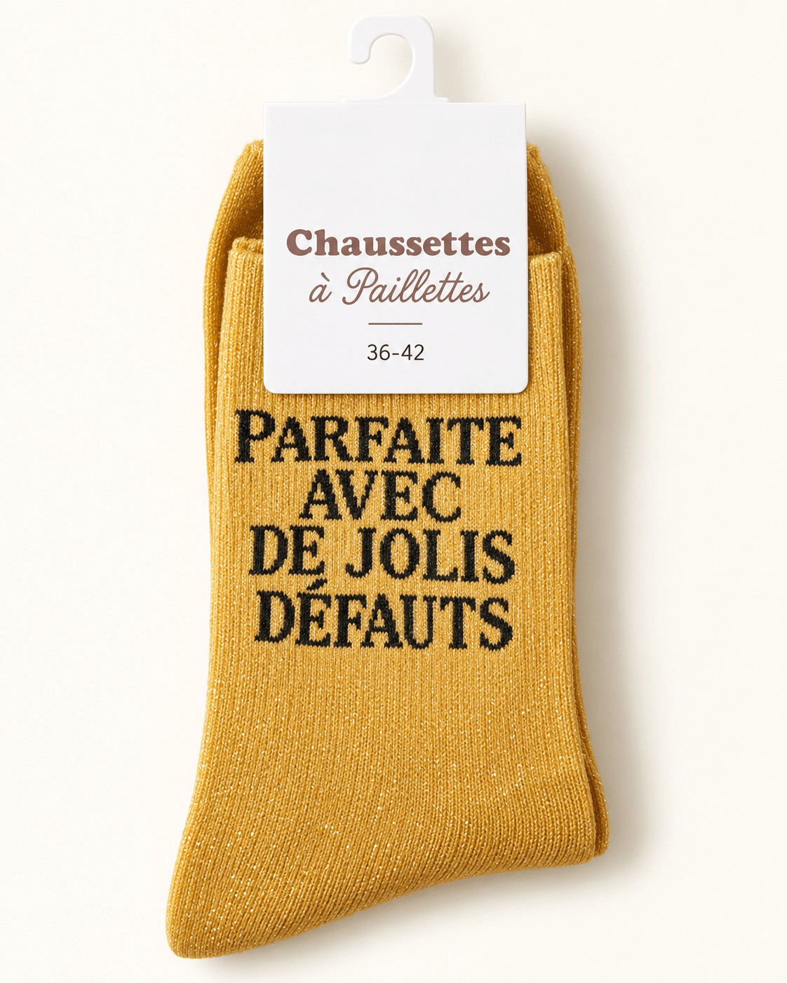 Chaussettes pailletées moutarde Parfaite avec de jolis défauts sur fond ivoire