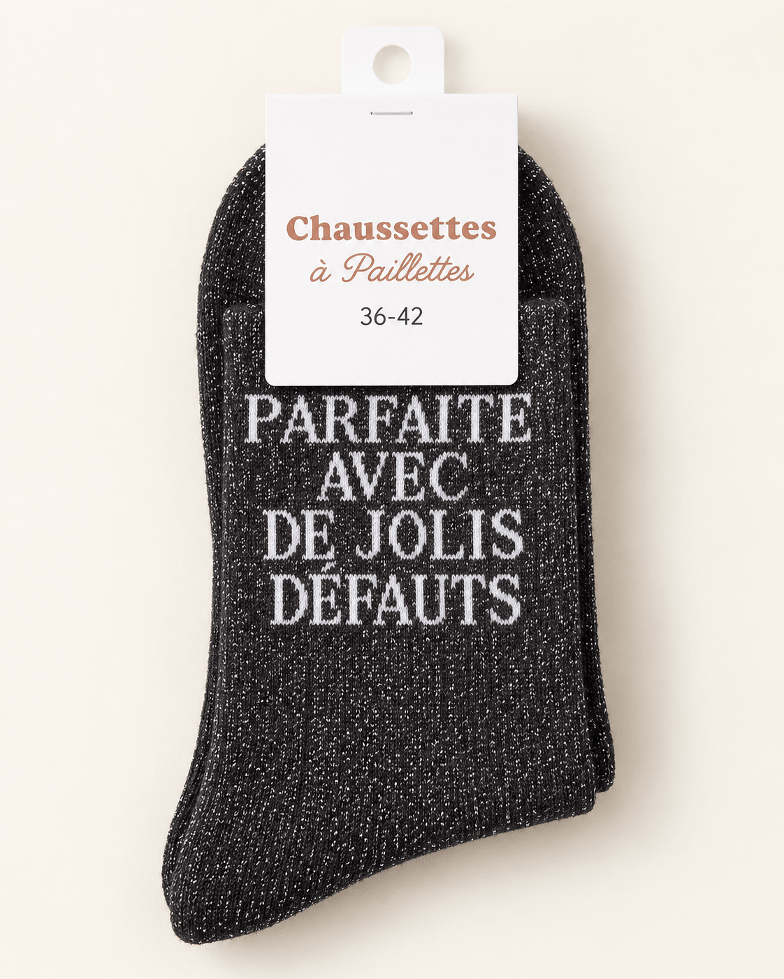 Chaussettes pailletées noires Parfaite avec de jolis défauts, vue produit sur fond ivoire