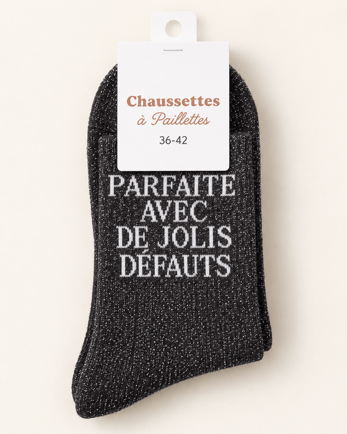 Chaussettes pailletées noires Parfaite avec de jolis défauts, vue produit sur fond ivoire