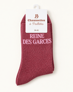 Chaussettes pailletées Reine des garces bordeaux avec écriture rose clair