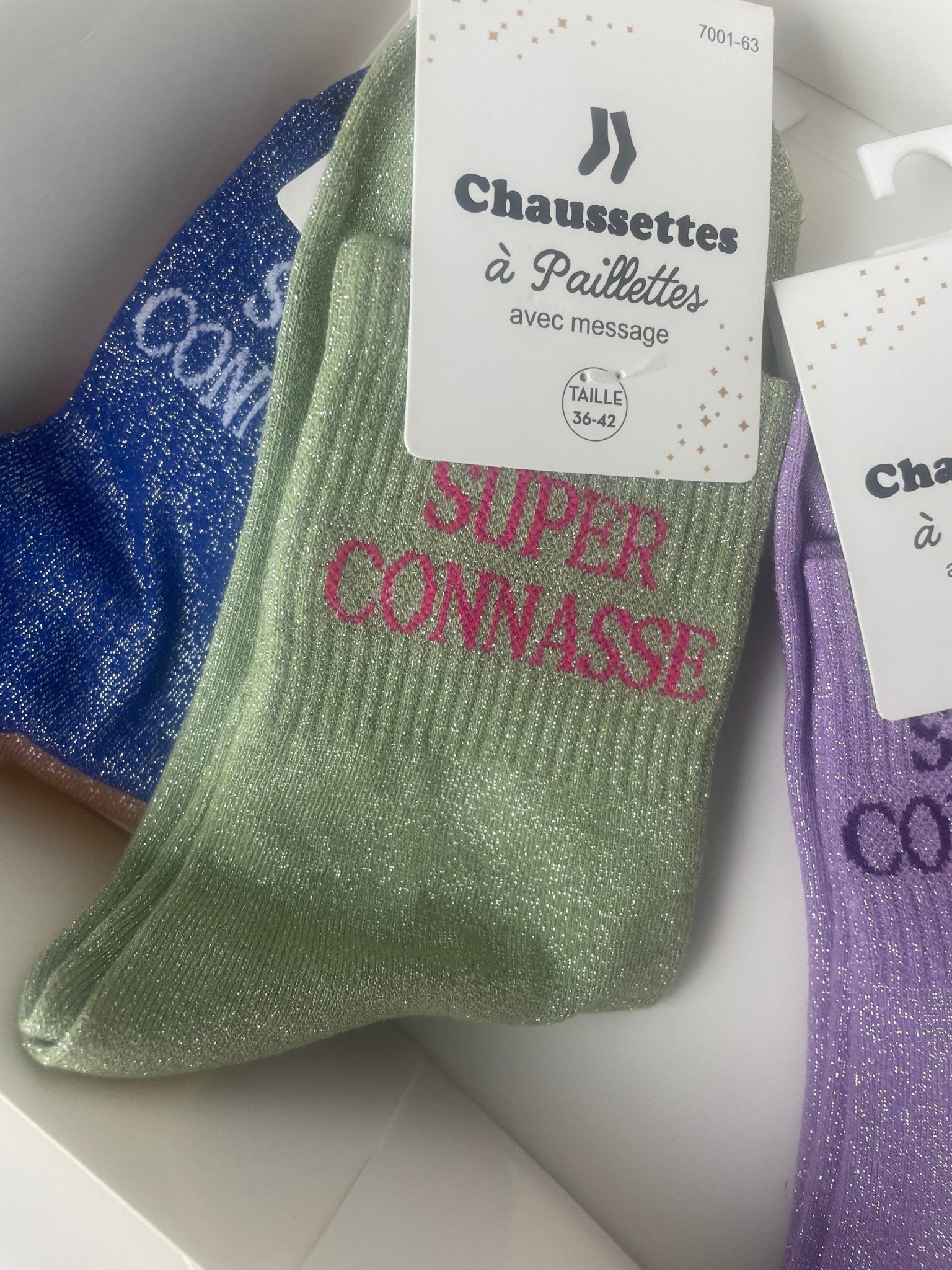 Chaussettes Super Connasse : détail du fil pailleté