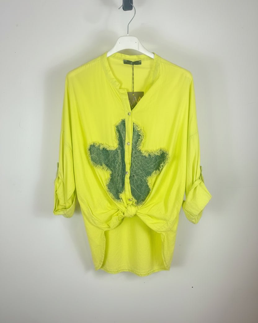 Chemise Louna vert anis avec empiècement denim vue de face