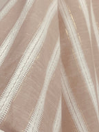 Détail du tissu rayé beige et blanc avec fil doré de la chemise Marseille Bébé